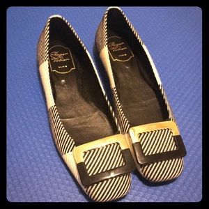 Roger Vivier black & white flats